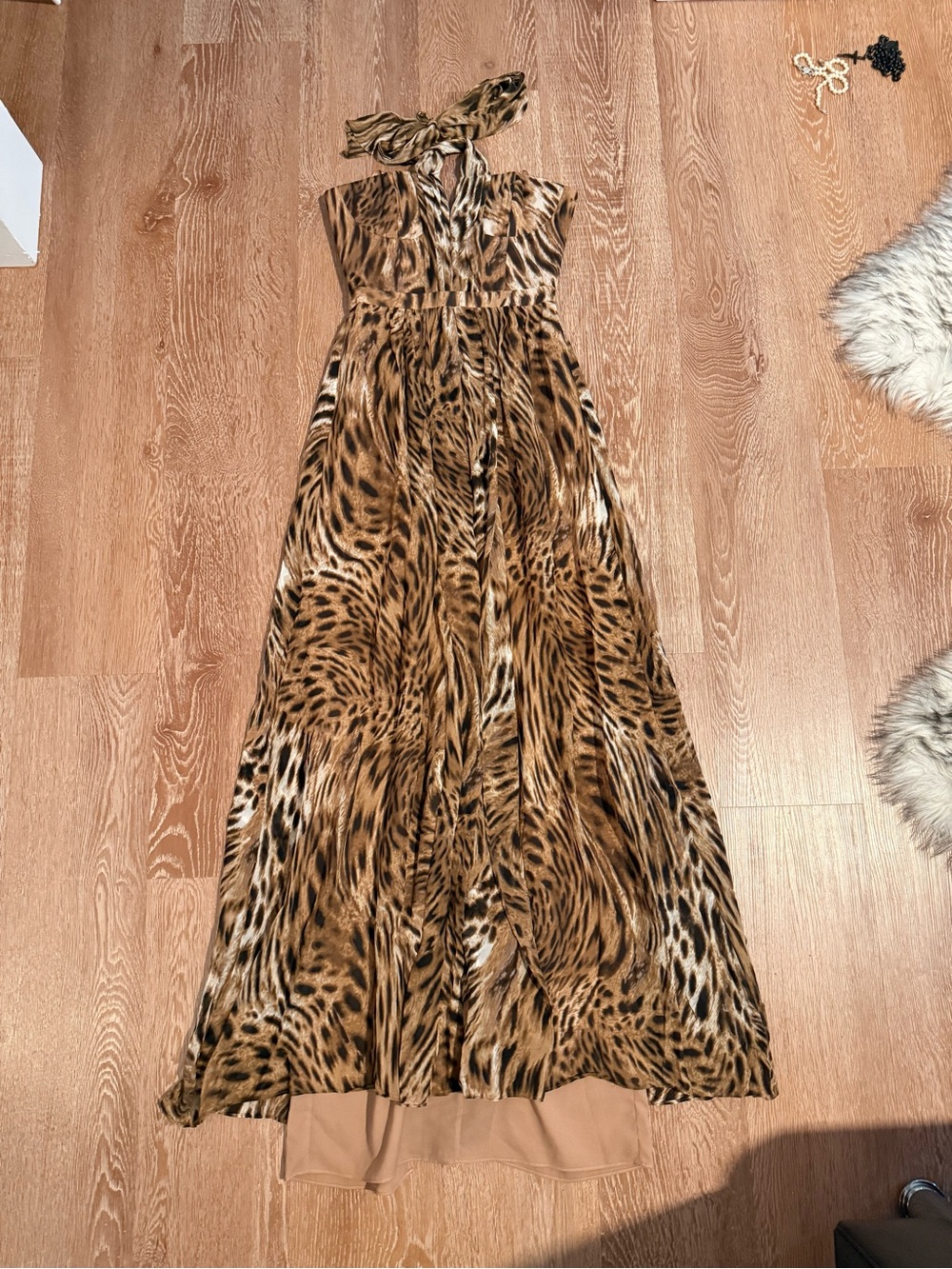 Vintage Y2K BCBGmaxazaria 100% silk leopard print halter maxi dress
Brand new 0
